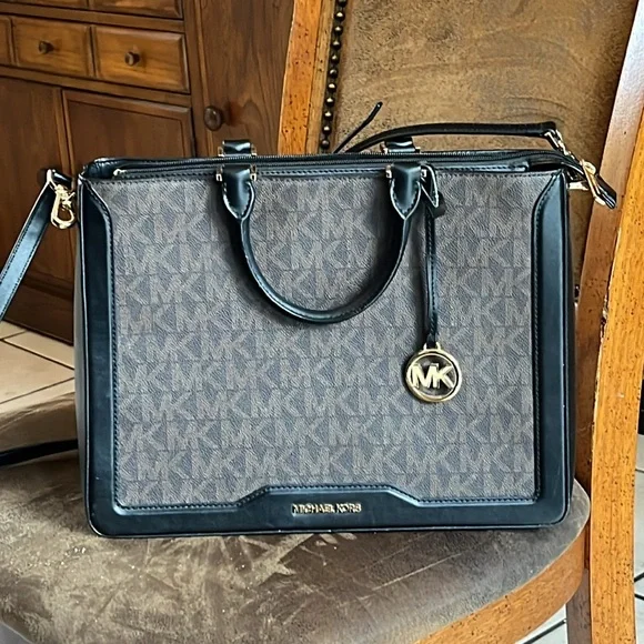 Michael Kors bag - Picture 1 of 12